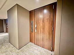 清潔感のある落ち着いた雰囲気の玄関です。