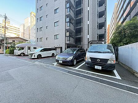 駐車スペースが嬉しいですね。※空き状況は都度ご確認下さい。