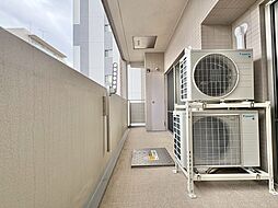 朝の澄んだ空気や、夕方に吹く清々しい風を感じられるバルコニー。