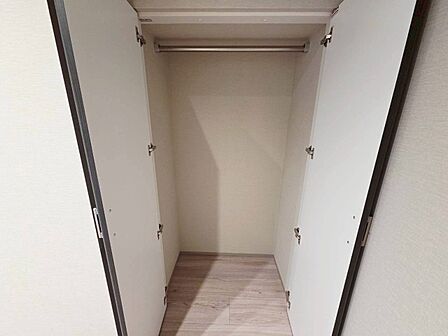 家電やスーツケース、ストック品など何でも片付く嬉しい空間です。