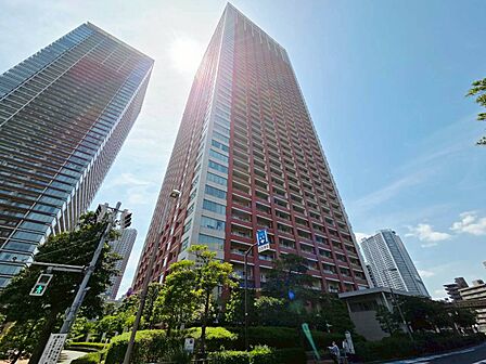 飽きのこないシンプルモダンな外観です。