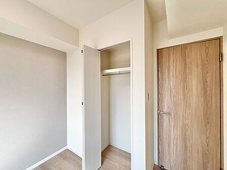 家電やスーツケース、ストック品など何でも片付く嬉しい空間です。