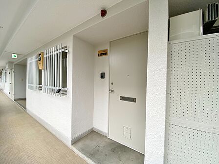 清潔感のある落ち着いた雰囲気の玄関です。