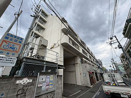 飽きのこないシンプルモダンな外観です。