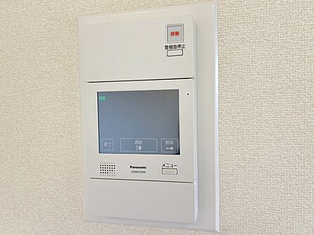 誰が来てもわかる様にモニター付きインターホンを設置。