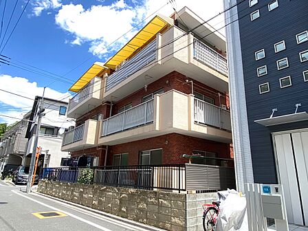 飽きのこないシンプルモダンな外観です。