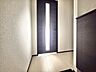 玄関：安らぎに満ちた空間がここから始まります。