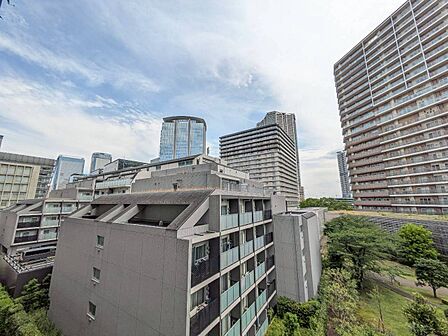 陽当たり・通風・開放感に恵まれた環境です。
