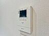 設備：誰が来てもわかる様にモニター付きインターホンを設置。