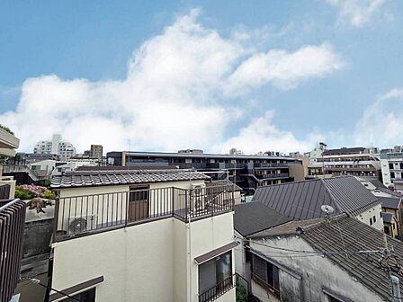 眺望や窓からの景色が良いと、家で過ごす時間も快適です。