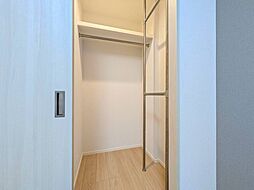 家電やスーツケース、ストック品など何でも片付く嬉しい空間です。