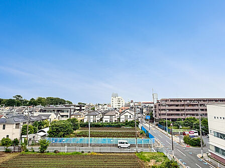 陽当たり・通風・開放感に恵まれた環境です。