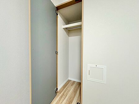 家電やスーツケース、ストック品など何でも片付く嬉しい空間です。