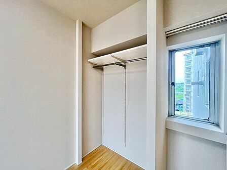 家電やスーツケース、ストック品など何でも片付く嬉しい空間です。