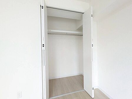 家電やスーツケース、ストック品など何でも片付く嬉しい空間です。