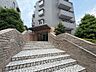 エントランス：上質感漂う玄関アプローチです。