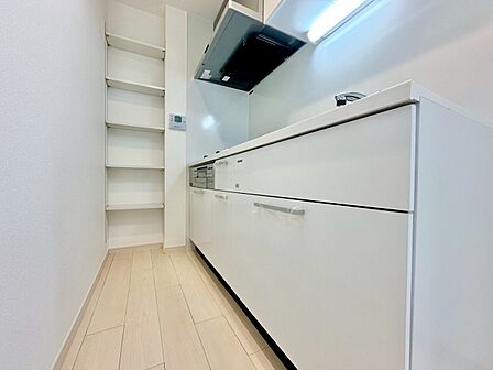 使いやすくスタイリッシュなキッチン空間になっております。
