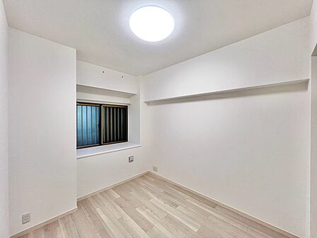 清かで艶やかな時間をもたらしてくれる室内です。