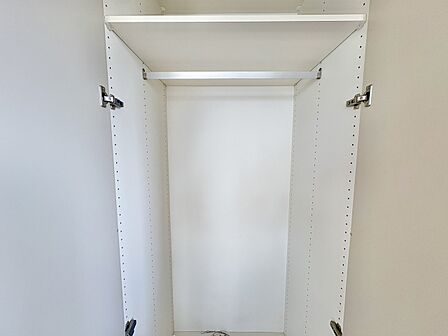 家電やスーツケース、ストック品など何でも片付く嬉しい空間です。