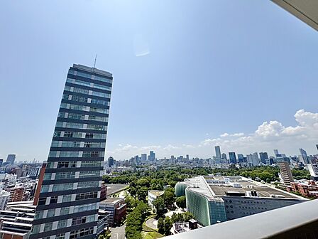 眺望や窓からの景色が良いと、家で過ごす時間も快適です。