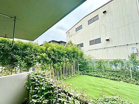 陽当たり・通風・開放感に恵まれた環境です。