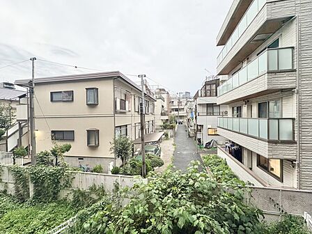 陽当たり・通風・開放感に恵まれた環境です。