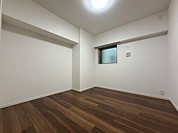 清かで艶やかな時間をもたらしてくれる室内です。