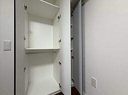 収納スペースが付いていて、お部屋を広く使っていただけます。