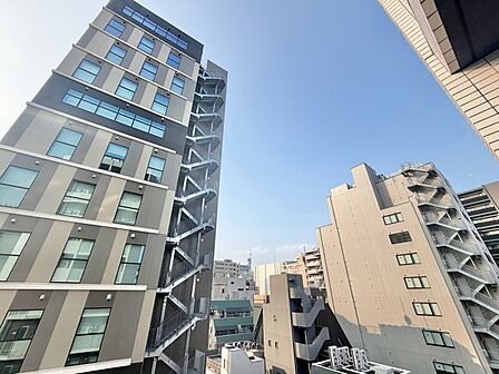 陽当たり・通風・開放感に恵まれた環境です。