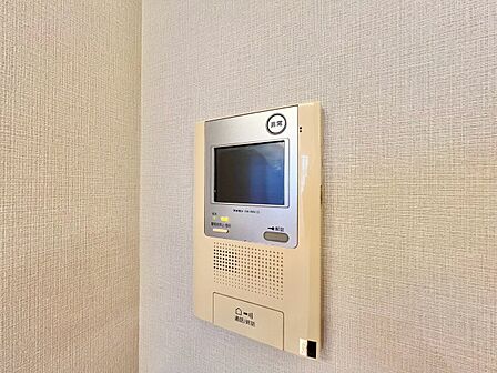 誰が来てもわかる様にモニター付きインターホンを設置。