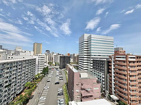 陽当たり・通風・開放感に恵まれた環境です。
