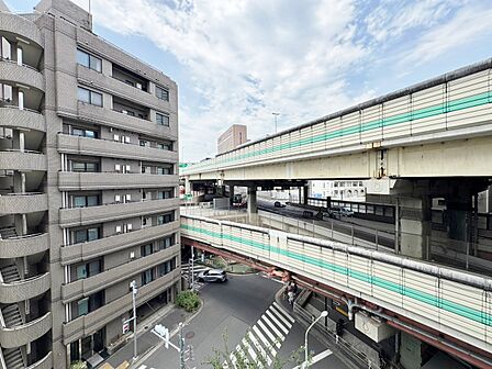 陽当たり・通風・開放感に恵まれた環境です。