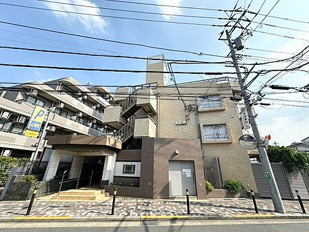 飽きのこないシンプルモダンな外観です。