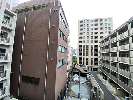 陽当たり・通風・開放感に恵まれた環境です。