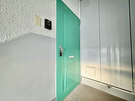 清潔感のある落ち着いた雰囲気の玄関です。