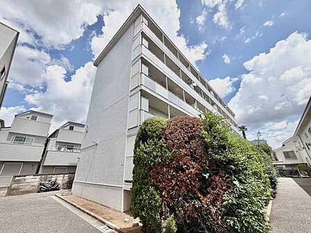 飽きのこないシンプルモダンな外観です。