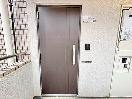 清潔感のある落ち着いた雰囲気の玄関です。
