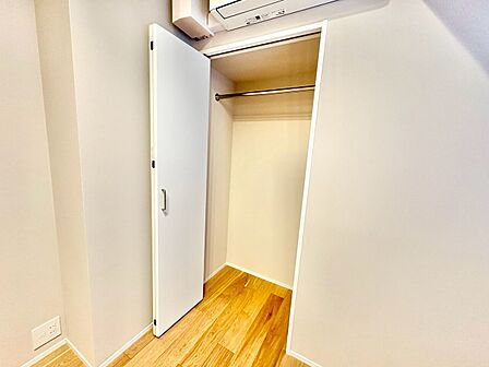 家電やスーツケース、ストック品など何でも片付く嬉しい空間です。