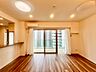 室内：通風・採光に優れ、心地よい光と風が溢れています。