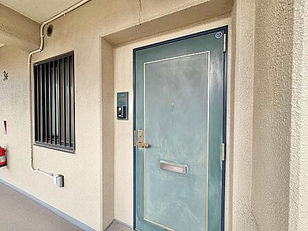 清潔感のある落ち着いた雰囲気の玄関です。