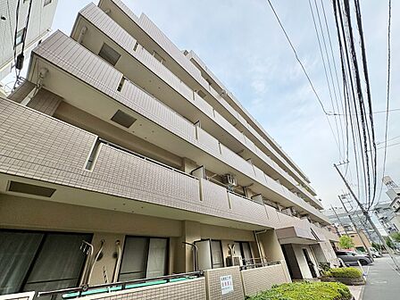 飽きのこないシンプルモダンな外観です。