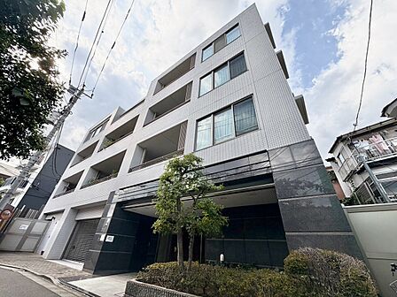 飽きのこないシンプルモダンな外観です。