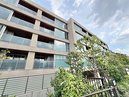 飽きのこないシンプルモダンな外観です。