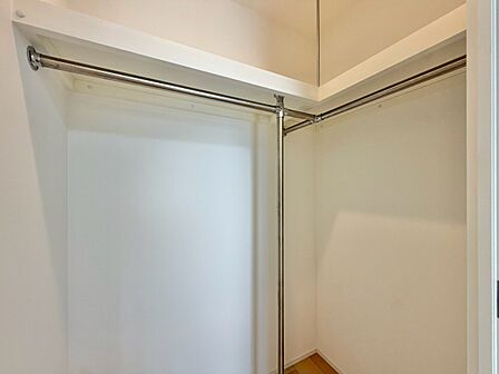 収納スペースが付いていて、お部屋を広く使っていただけます。