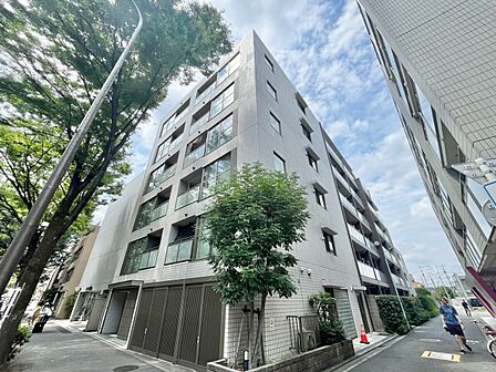 飽きのこないシンプルモダンな外観です。