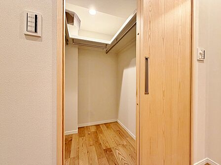 家電やスーツケース、ストック品など何でも片付く嬉しい空間です。