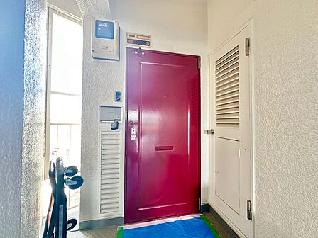 清潔感のある落ち着いた雰囲気の玄関です。