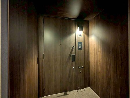 清潔感のある落ち着いた雰囲気の玄関です。