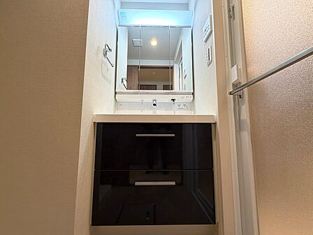 清潔感を感じられる洗面化粧台。