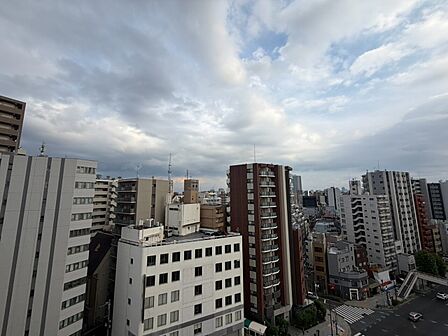 陽当たり・通風・開放感に恵まれた環境です。